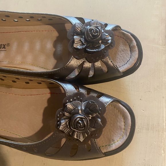 Like New Pewter Sole-Flex Italy Open Toe Flats 6.5US - Picture 6 of 9